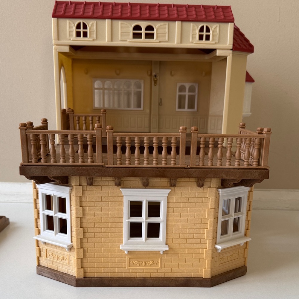 Calico Critters Charming Red Roof Dollhouse - Picture 2 of 16